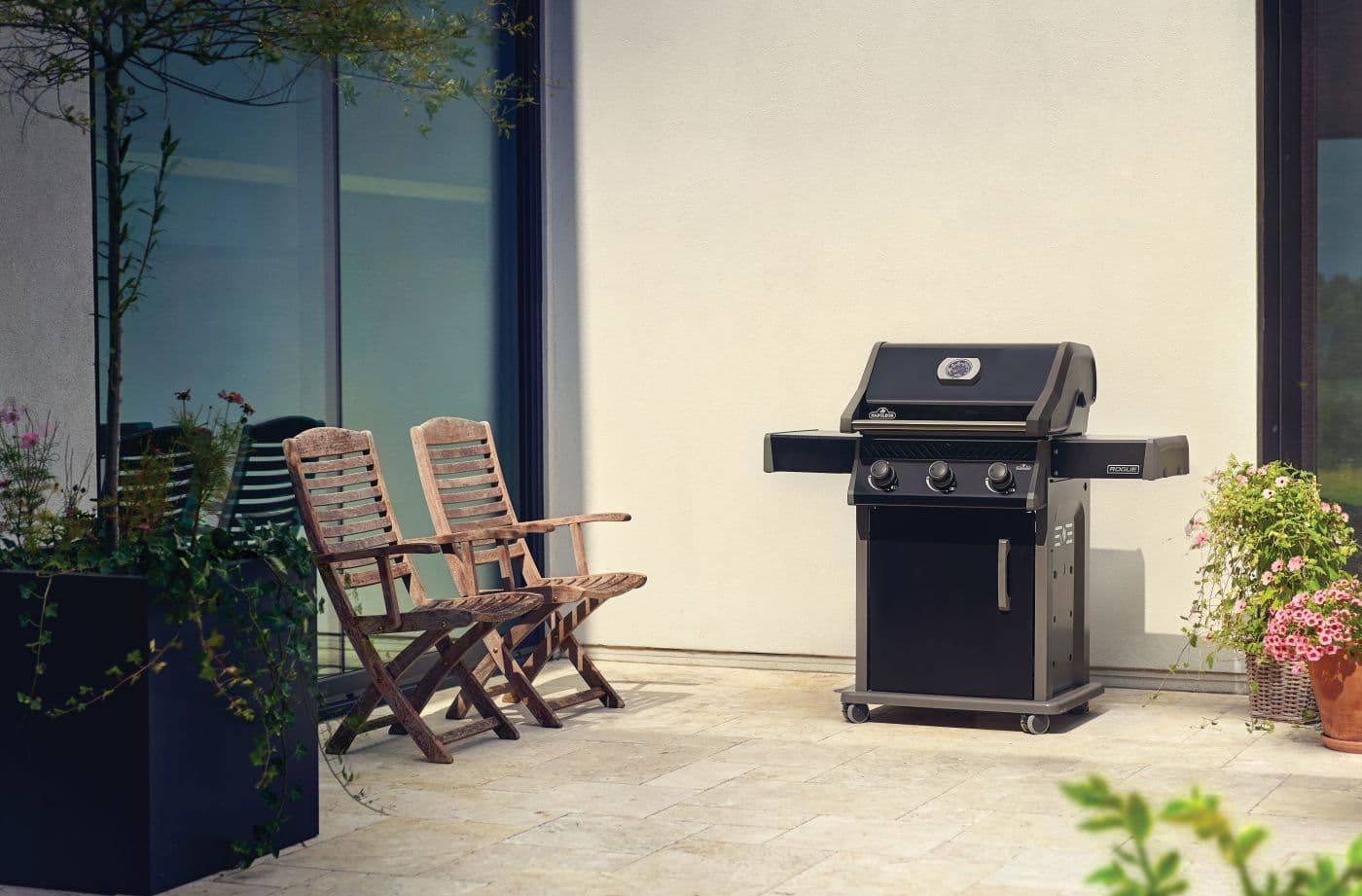 Rogue® 425 Propane Gas Grill, Black dimensions